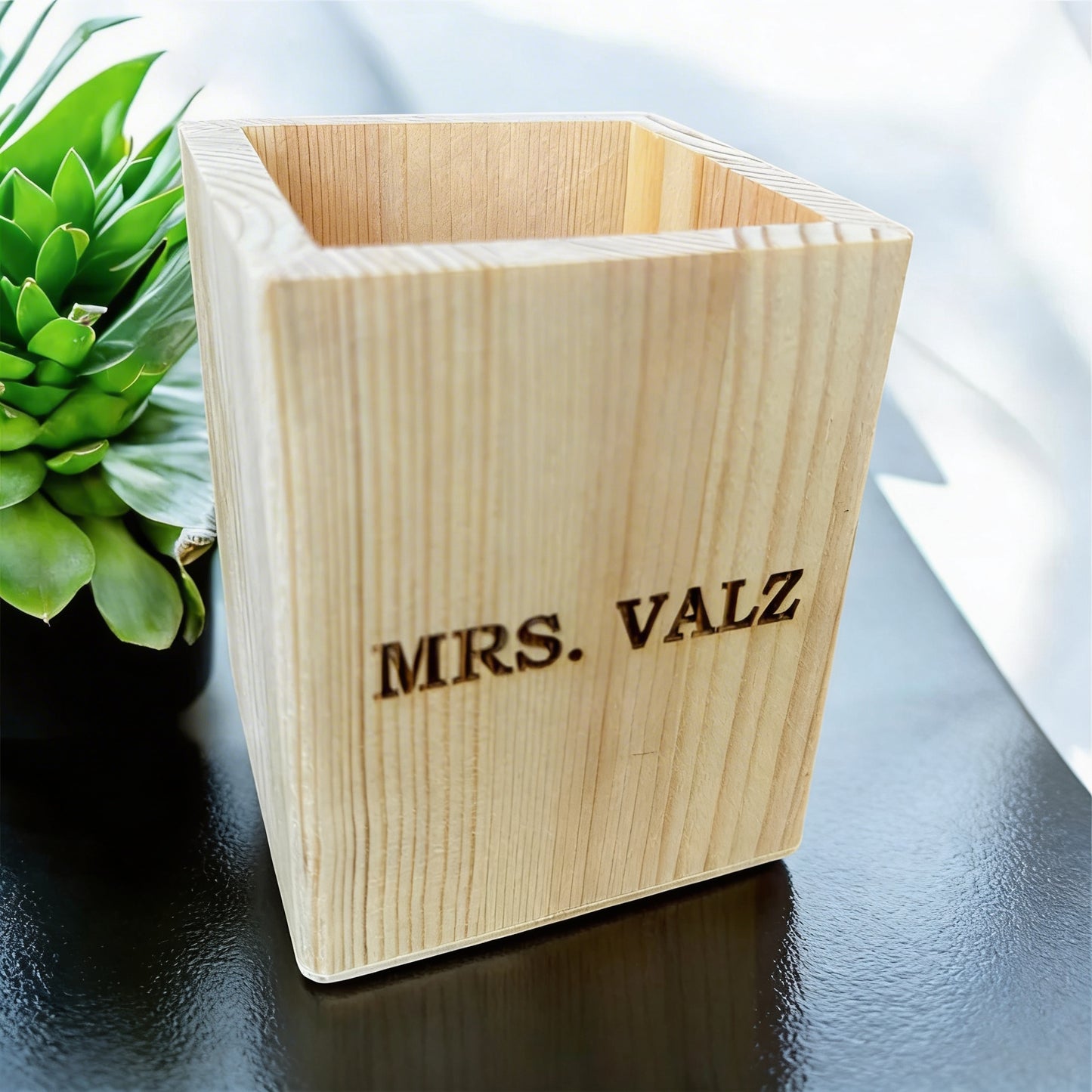 Personalized Teacher's Pencil Cup - The Perfect Gift to Celebrate Educators!